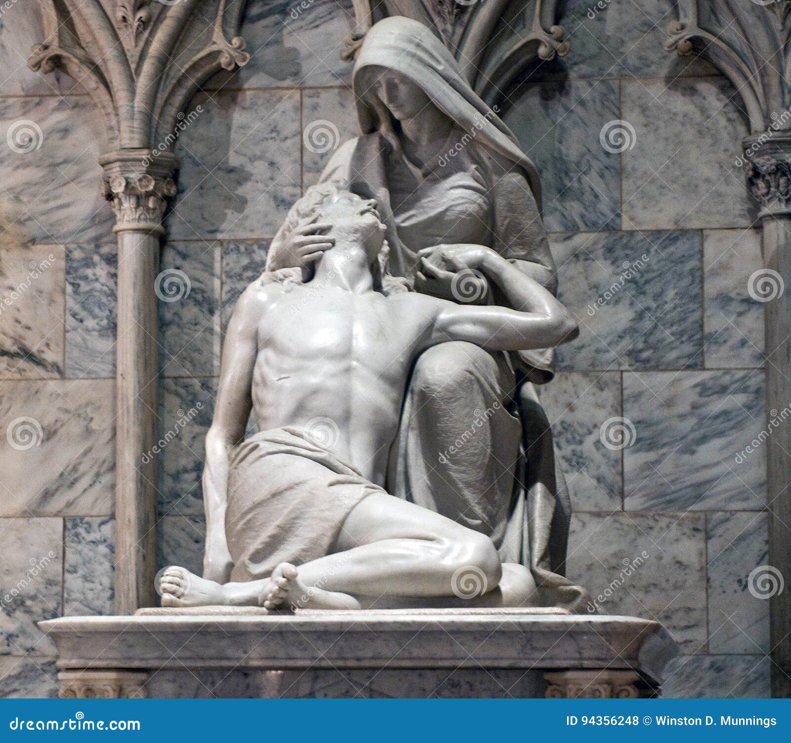 the pieta sculpture